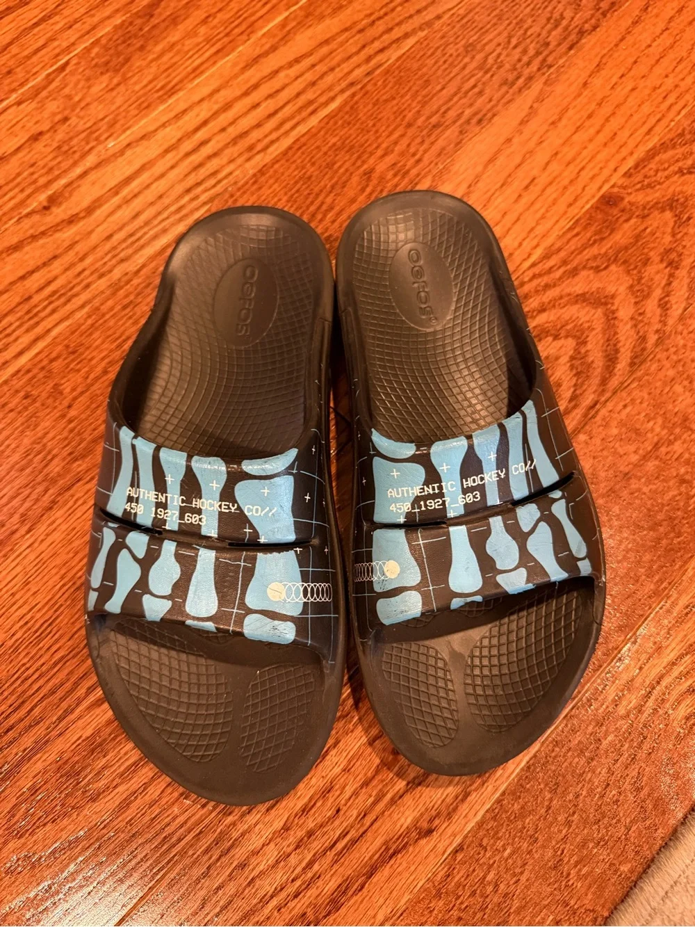 OOFOS Kids Black Slides with Light Blue Pattern
